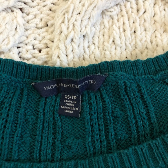 American Eagle // Emerald Green Sweater - Picture 4 of 4
